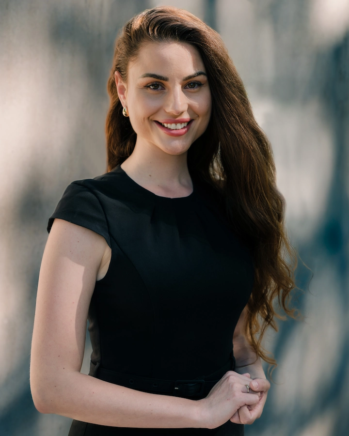 Lisa Hernach Portrait
